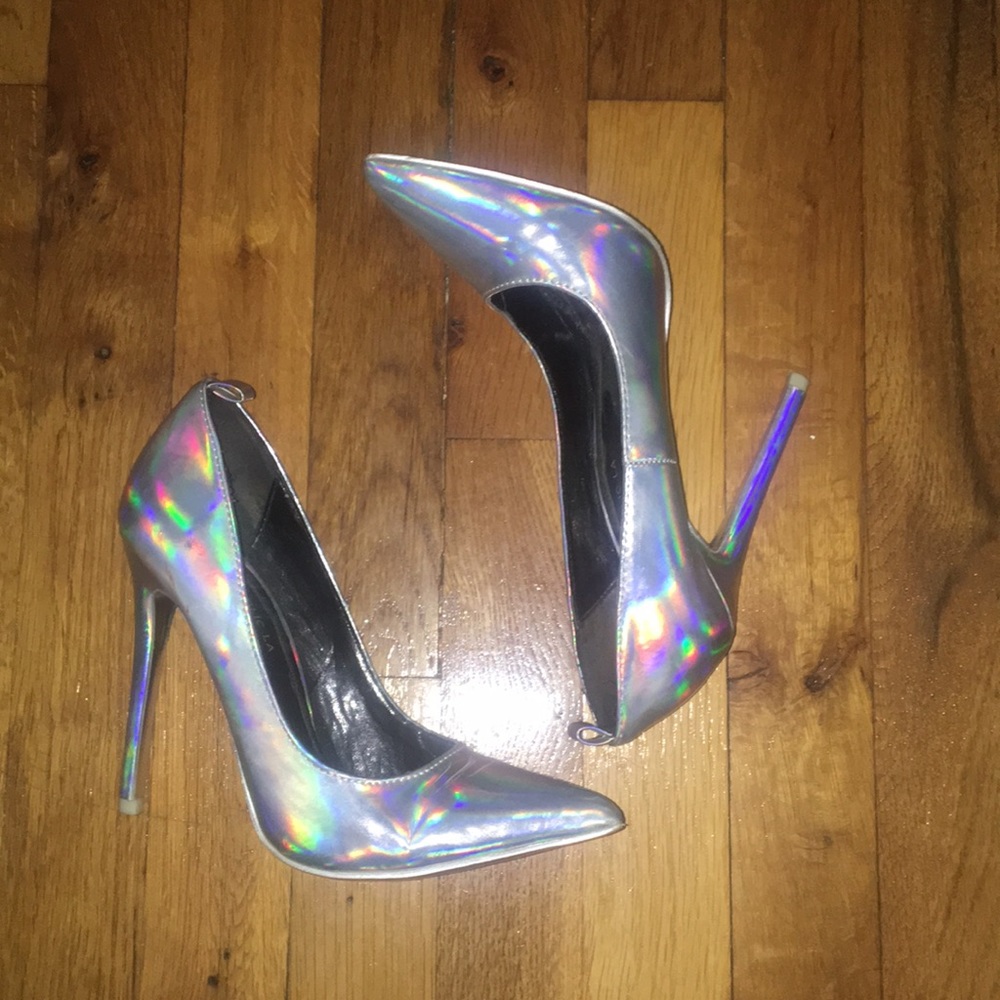 Holographic Heels